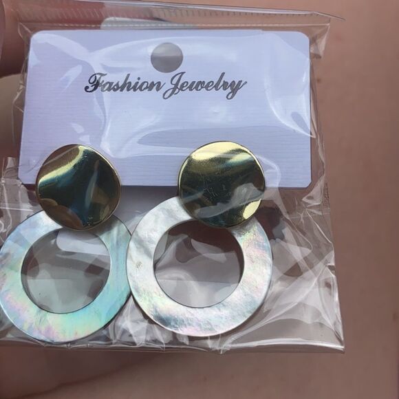 ✨HP✨Round Dangle Hoop Earrings✨ - Picture 4 of 4